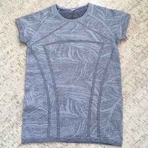 IVIVVA **RARE** Lululemon tshirt - Gray